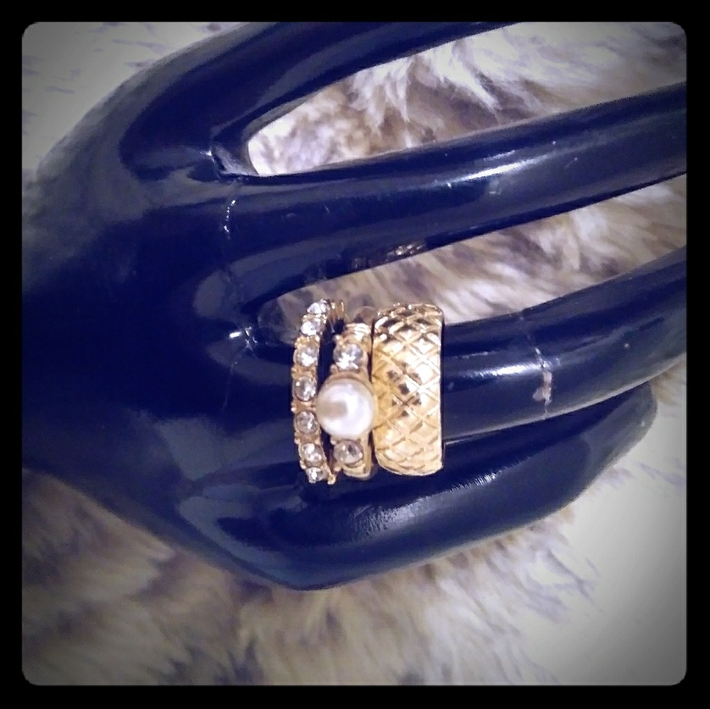 Set of gold rings